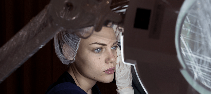 L’estate 2018 è quella del trucco permanente: richieste sopracciglia per le donne ed effetto rasato per gli uomini