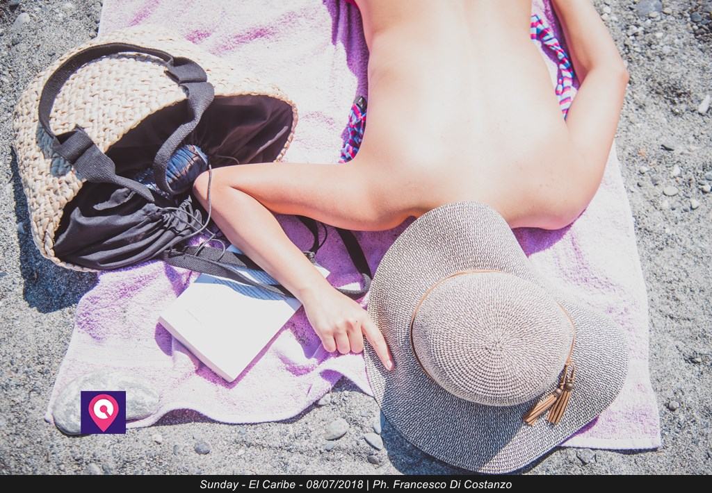 donna spiaggia mare lido