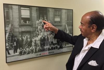 BennyGolson indica se stesso nella foto 'Harlem 1958'