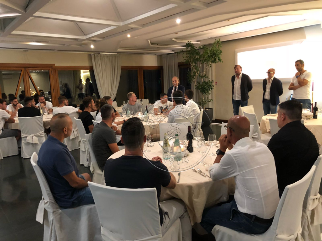 Reggina, i nuovi calciatori amaranto incontrano il presidente Praticò