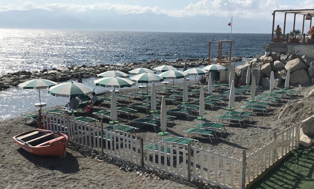 Spiaggia di Bocale a metà dell’opera. La Pro Loco Reggio Sud ringrazia la Capitaneria di Porto