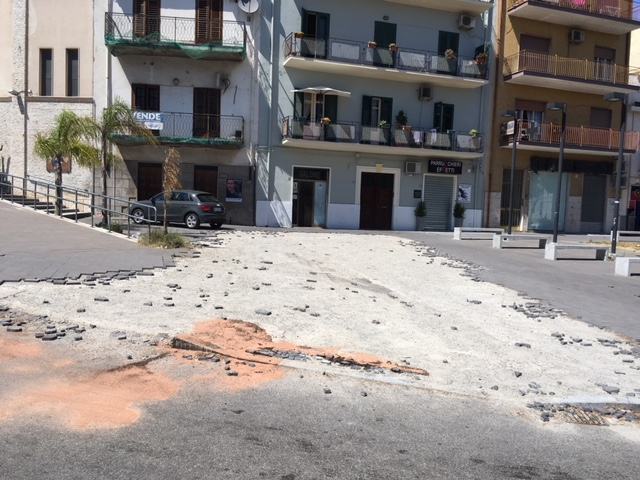 Reggio, piazza S. Anna: si è toccato il fondo ma la lunga attesa sta per finire