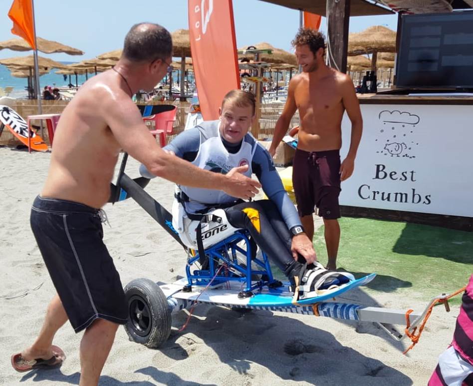 Il Kite diventa… per tutti. In acqua due atleti diversamente abili