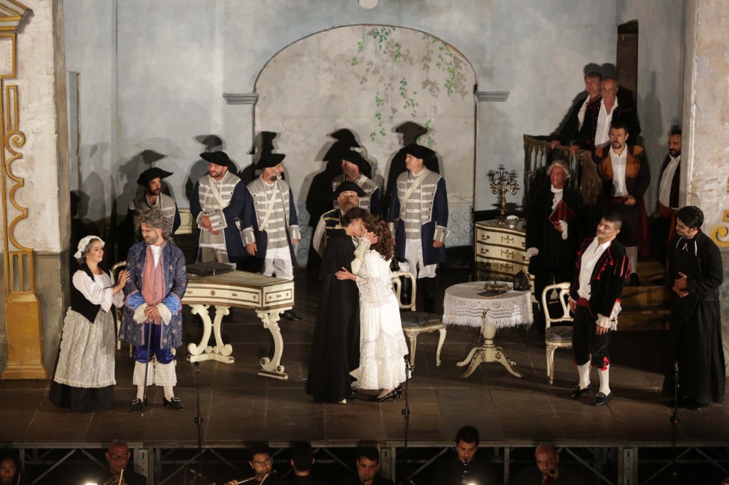 “Il barbiere di Siviglia” strega l’arena del Parco Ecolandia – FOTO