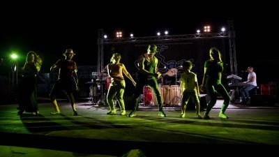 Pubblico danzante durante il concerto The Pedrito Martinez Group