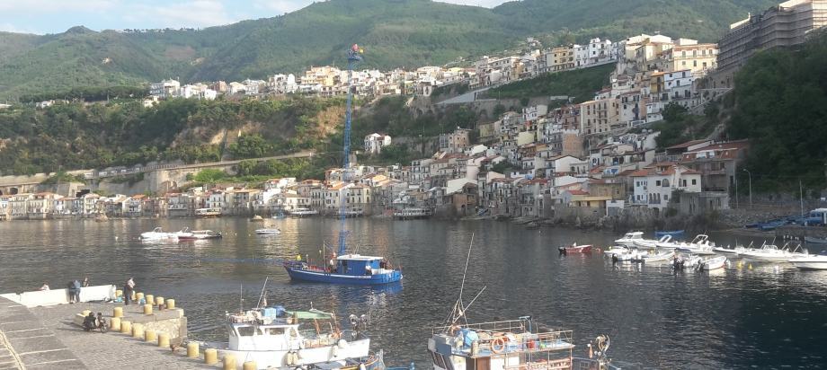 A Chianalea l’evento “Ittiturismo, ospitalità turistica e nuove rotte per i pescatori”