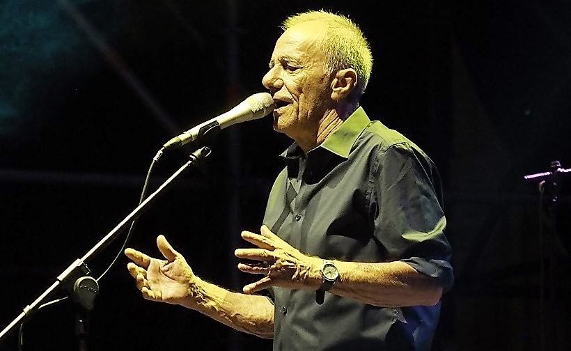 Vecchioni conquista piazza Duomo con la sua musica e la sua lezione di vita