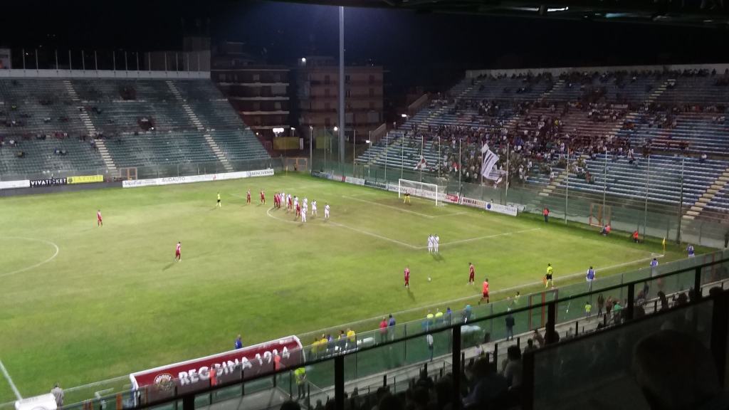 Reggina, la girandola di errori si ferma sul 3a2. Amaranto ko all’ultimo respiro