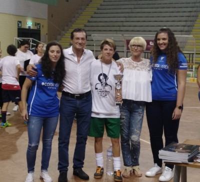 Capitan Fragola ritira la coppa per la Royal