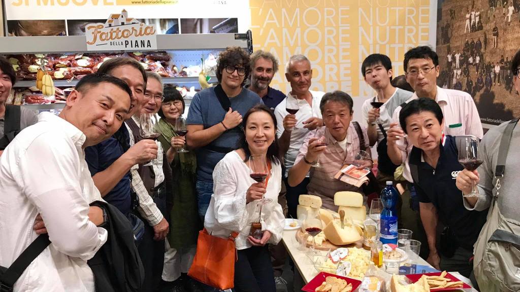 Salone del gusto, stand di Fattoria della Piana preso d’assalto – FOTO