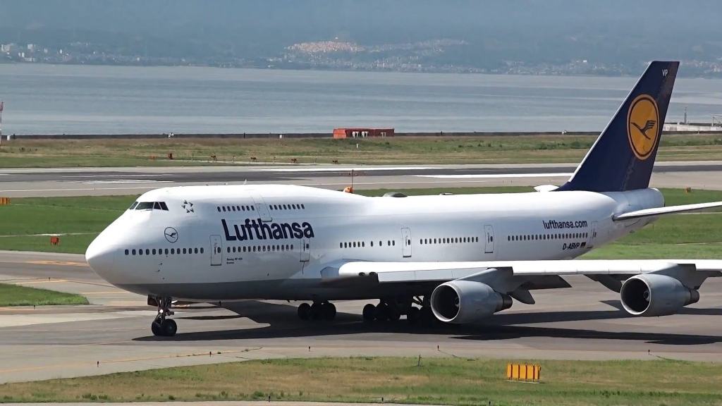 A Lamezia atterra un Boeing da 527 posti, il più grande mai arrivato