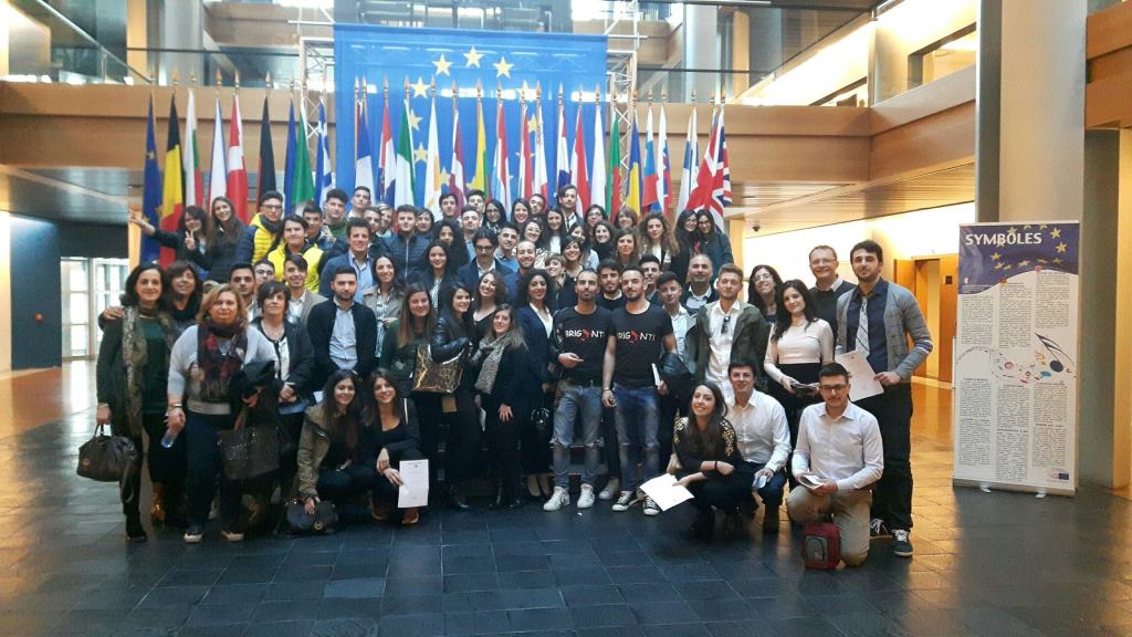 Studenti reggini a Bruxelles per l’iniziativa europea “Youth Parliament”