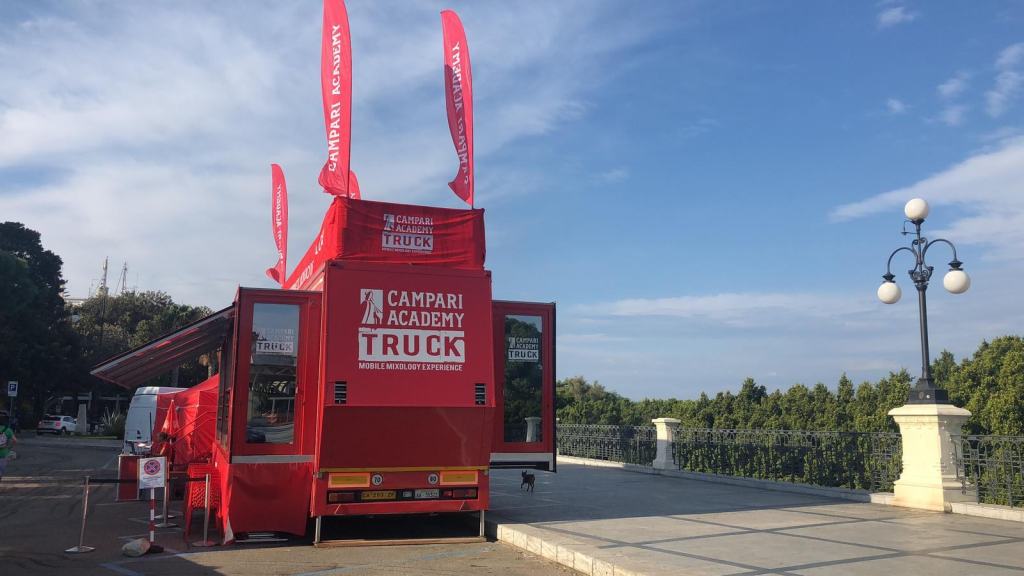 I migliori bartender d’Italia a Reggio Calabria con il Campari Academy Truck – FOTO