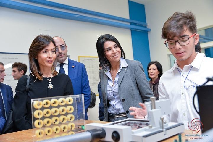 Mara Carfagna elogia il Liceo reggino ‘L. da Vinci’: “Vera e propria eccellenza non solo per la Calabria”