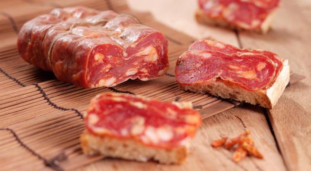 Come preparare la soppressata? Ecco la ricetta del tipico salume calabrese