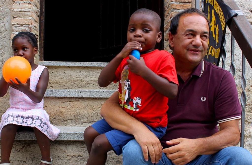 Lucano alla sua Riace: “La nostra storia non andrà perduta”