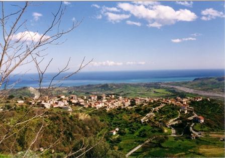 La via dei borghi in provincia di Reggio, a Sant’Agata del Bianco
