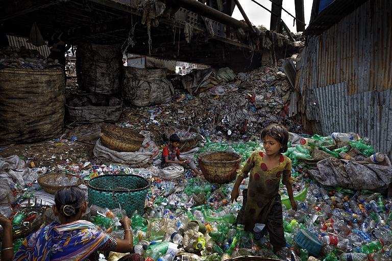 A Reggio la grande mostra “Planet vs Plastic” di Randy Olson National Geographic