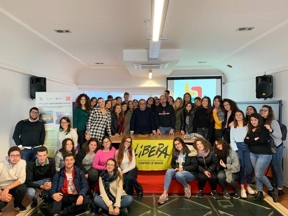 42 studenti dell’Unical con Libera di don Ciotti. Don Pino Demasi: “Il problema non sono i migranti, ma le mafie”