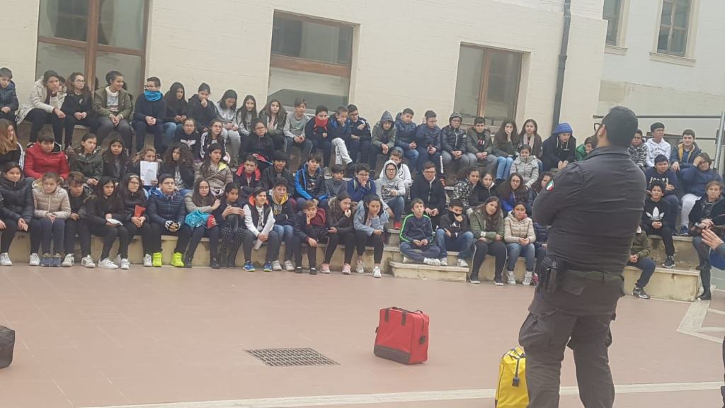 Le unità cinofile incontrano gli studenti del Convitto Campanella – FOTO