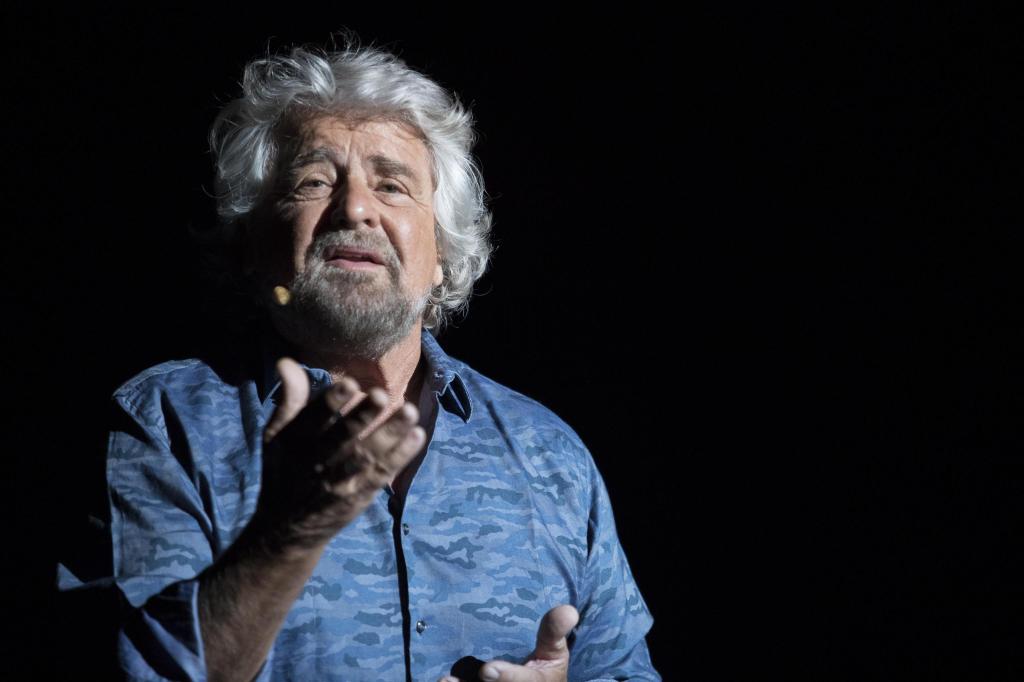 Beppe Grillo a Reggio Calabria, proposta al pubblico: si potrà pagare per criticarlo