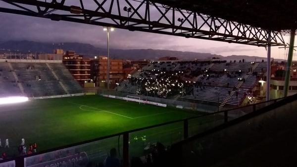 Reggina-Vibonese, si spengono le luci del Granillo: gara interrotta per qualche minuto