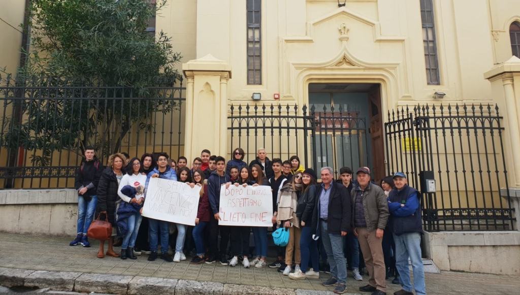 Nuovo appello degli studenti del San Vincenzo de Paoli