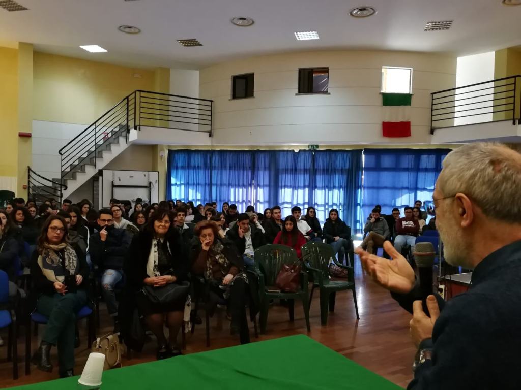 Al liceo di Palmi N.Pizi la comunicazione nei suoi diversi aspetti insieme a Rosanna Scopelliti