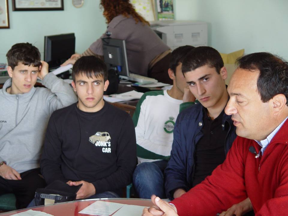 Incontro-scontro di Mimmo Lucano al Panella-Vallauri. Scoppia la polemica – VIDEO