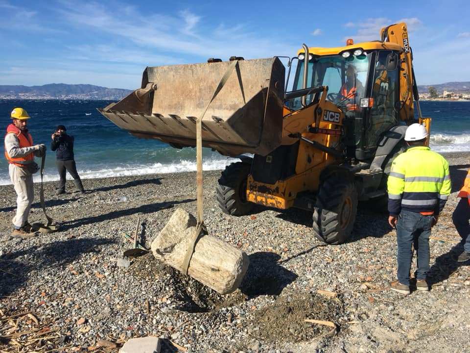 Reggio, riaffiora dalla sabbia un pezzo di storia. Reperto e simbolo importante per l’intera città – FOTO