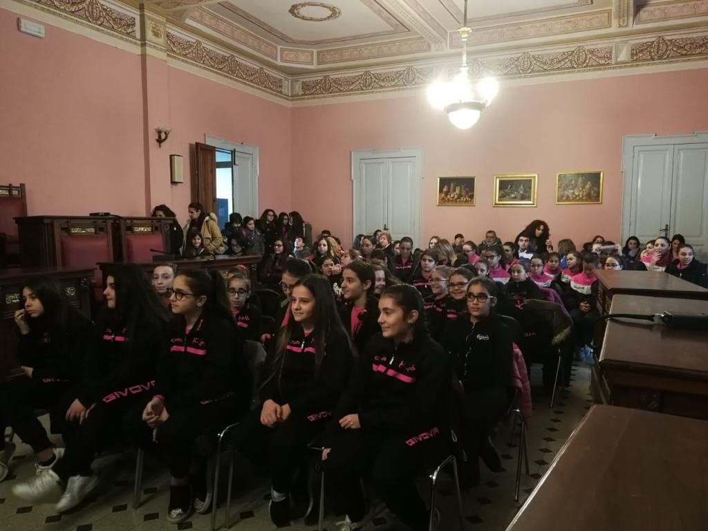 Palmi, presentato l’annuario di figurine dello sport