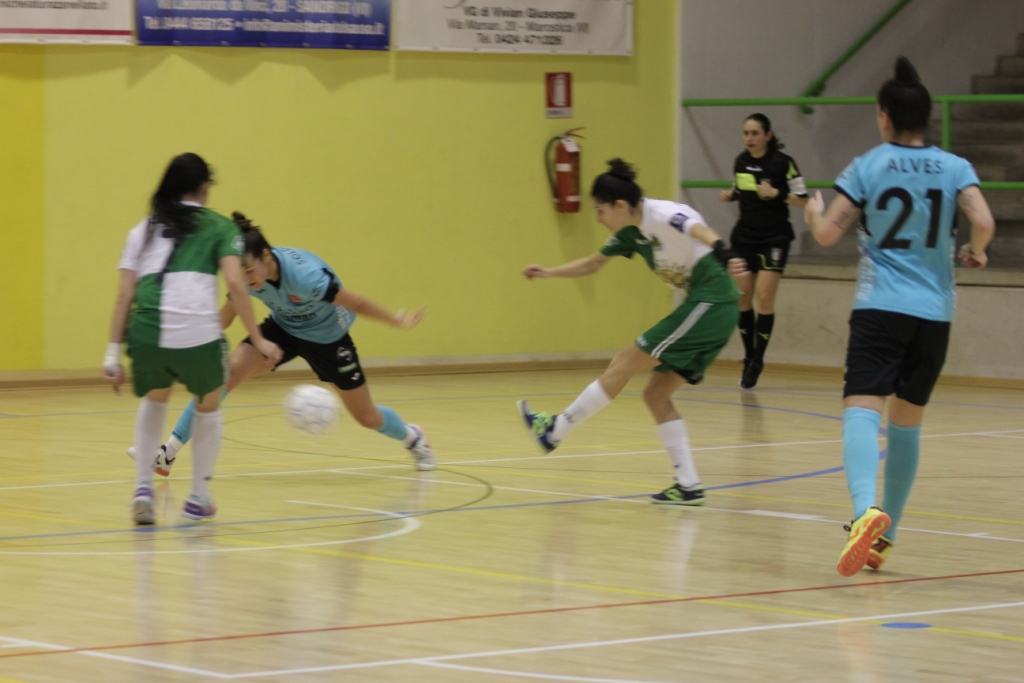 Calcio a 5 – La Royal paga i troppi errori individuali. L’impegno non basta
