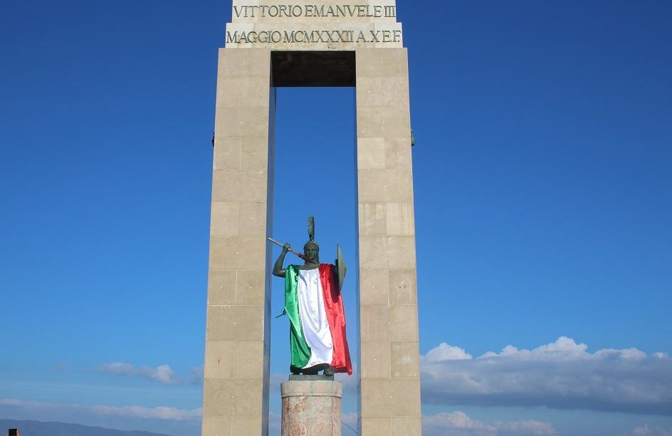 Reggio, cambio d’abito per la Dea Athena, questa volta in versione tricolore