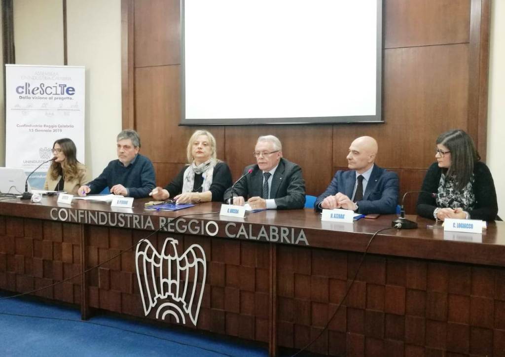 Confindustria, firmato l’accordo con Cgil, Cisl e Uil su “Nuove relazioni industriali”