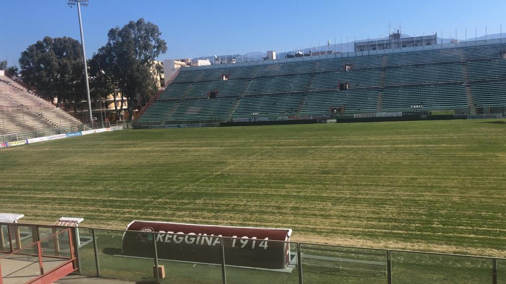 Reggina, oggi il manto erboso del Granillo è così. Ma lunedi… (FOTO)