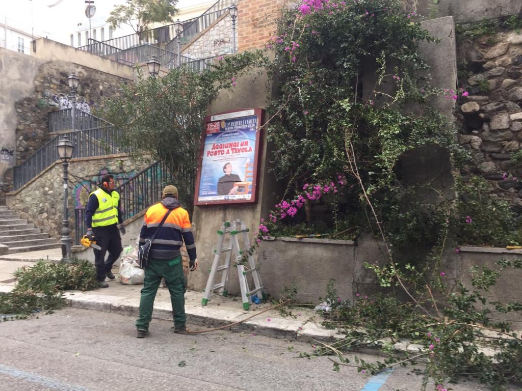 Reggio, lavori in corso sui muraglioni di Via Possidonea