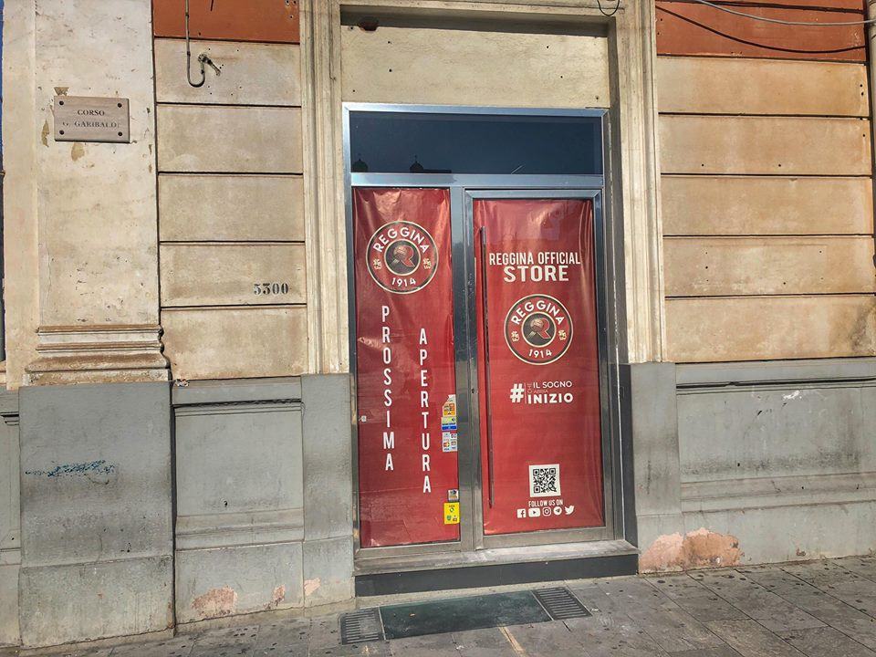 Reggina, al via i lavori dello store. Inaugurazione insieme alla sede?