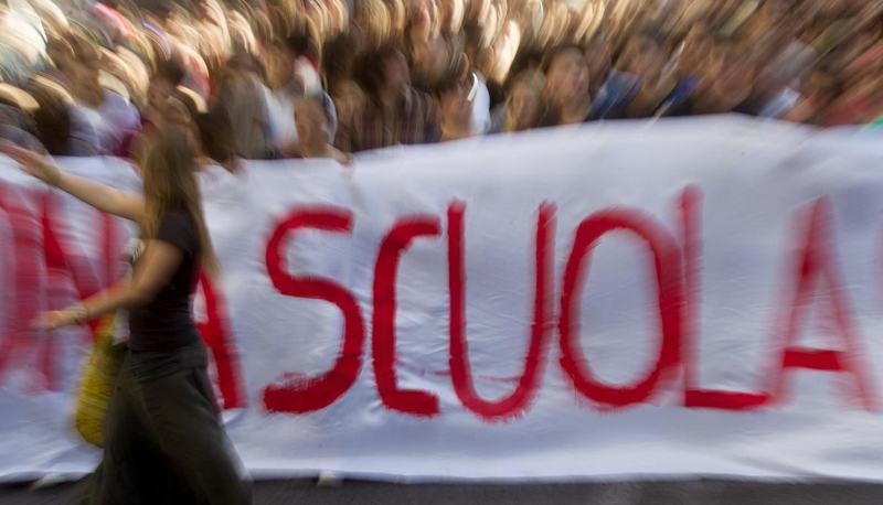 ‘Bocciamo il Governo’, a Reggio Calabria la manifestazione di tutte le scuole superiori