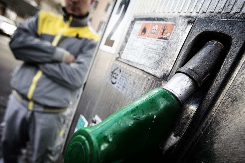 In Calabria la benzina più cara d’Italia: ecco il decalogo per risparmiare