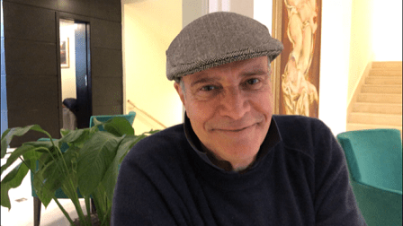 Enrico Montesano a CityNow: “Un messaggio ai giovani? Staccatevi dallo schermo e venite a teatro”