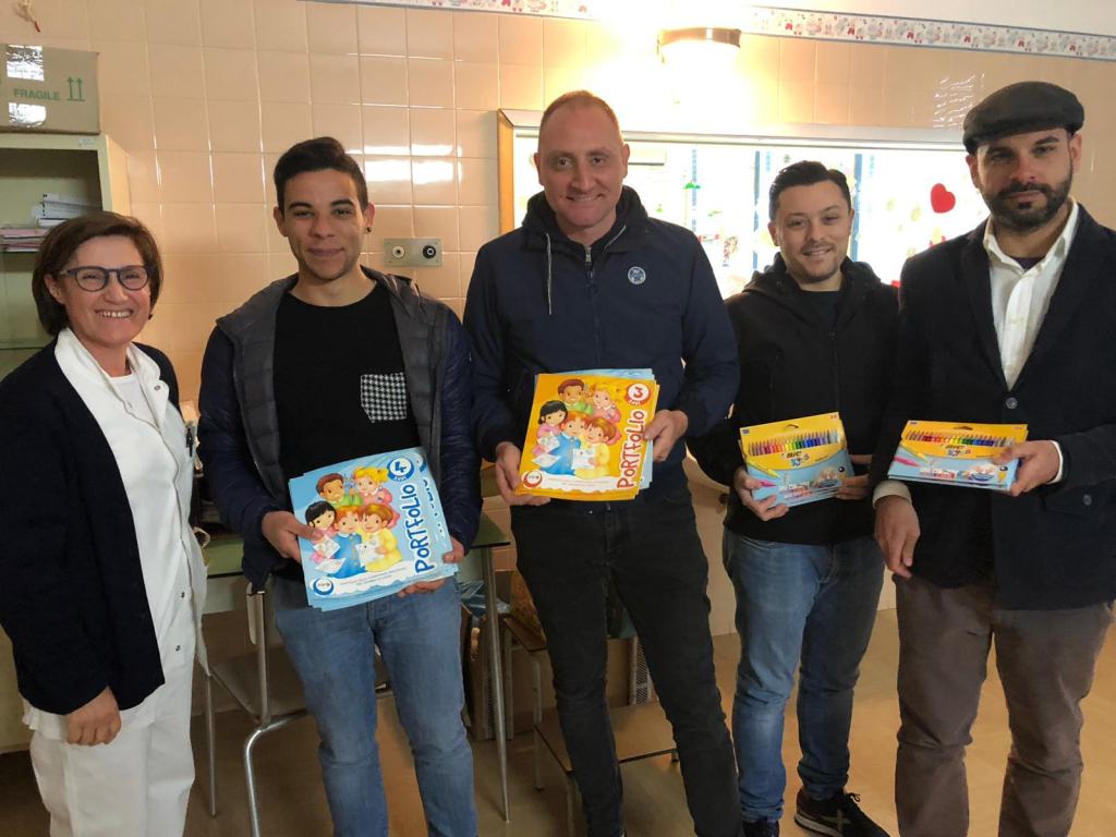 Ospedale di Locri, “Oltre uomo” dona sorrisi ai pazienti di pediatria