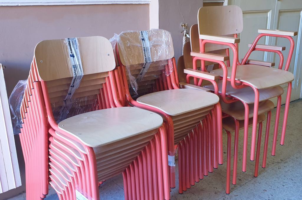Migliaia di nuove attrezzature nelle scuole. Falcomatà: “Amministrazione amica dei bambini”