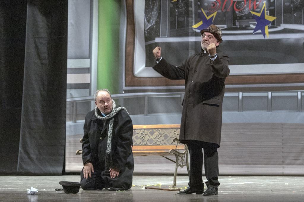 Teatro Cilea, applausi e risate per “Se stiamo insieme ci sarà un perchè” – FOTO