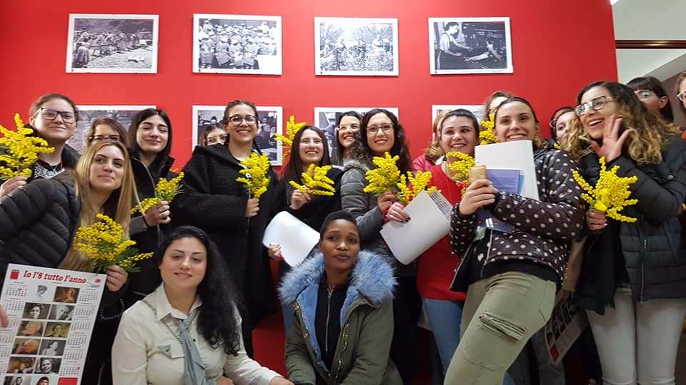 Grande successo per l’inaugurazione della mostra “Racconto di donne” – FOTO
