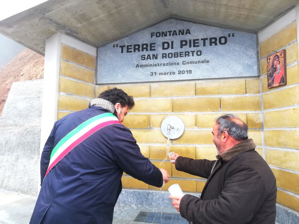 Inaugurata la fontana “Terre di Pietro” di San Roberto