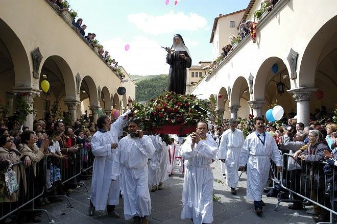 I reggini accorrono a salutare Santa Rita, le parole di Don Zampaglione