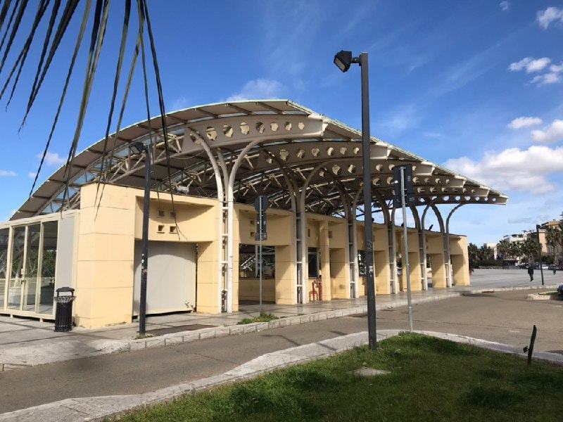 Reggio Calabria, tentato suicidio alla stazione Lido. Ragazzo si sdraia sui binari