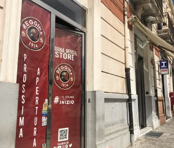Reggina, lo stato dei lavori dello Store amaranto (VIDEO)