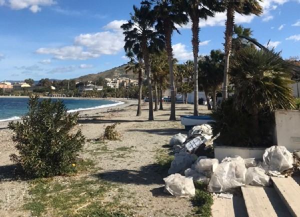 Reggio comune plastic free? Falcomatà incontrerà i gestori degli esercizi commerciali