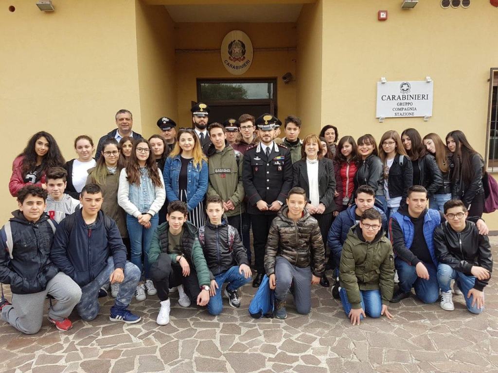 Gioia Tauro – I ragazzi delle scuole fanno visita al Comando dei Carabinieri